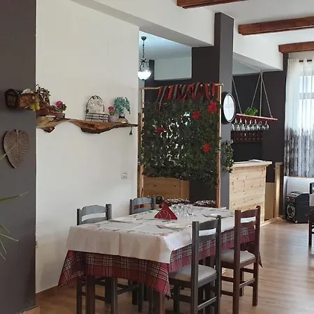 Villa Hotel Restaurant Laura Voskopojë