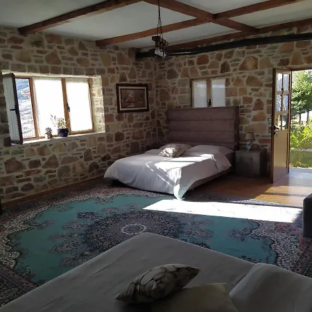 Villa Hotel Restaurant Laura 3*